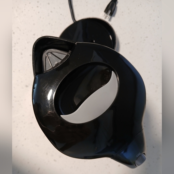 Salton Black 1.7L Electric Kettle - Picture 4 of 7